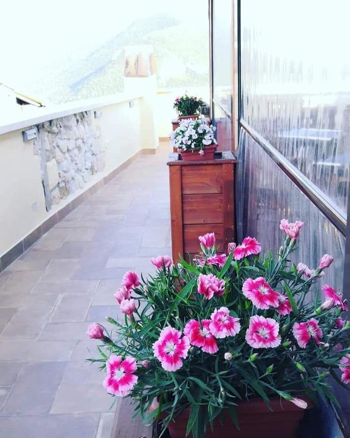 La Rupe Bed And Breakfast Norma Ngoại thất bức ảnh