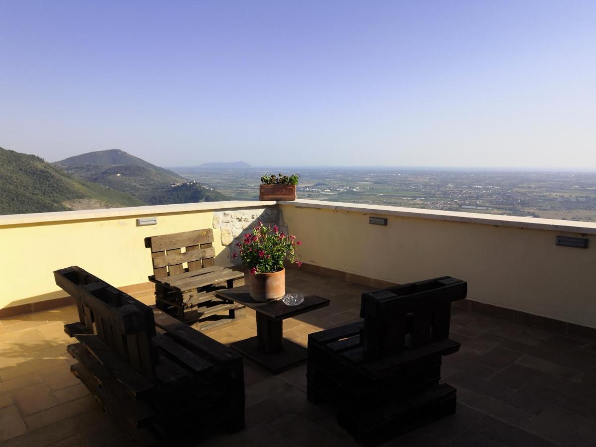 La Rupe Bed And Breakfast Norma Ngoại thất bức ảnh