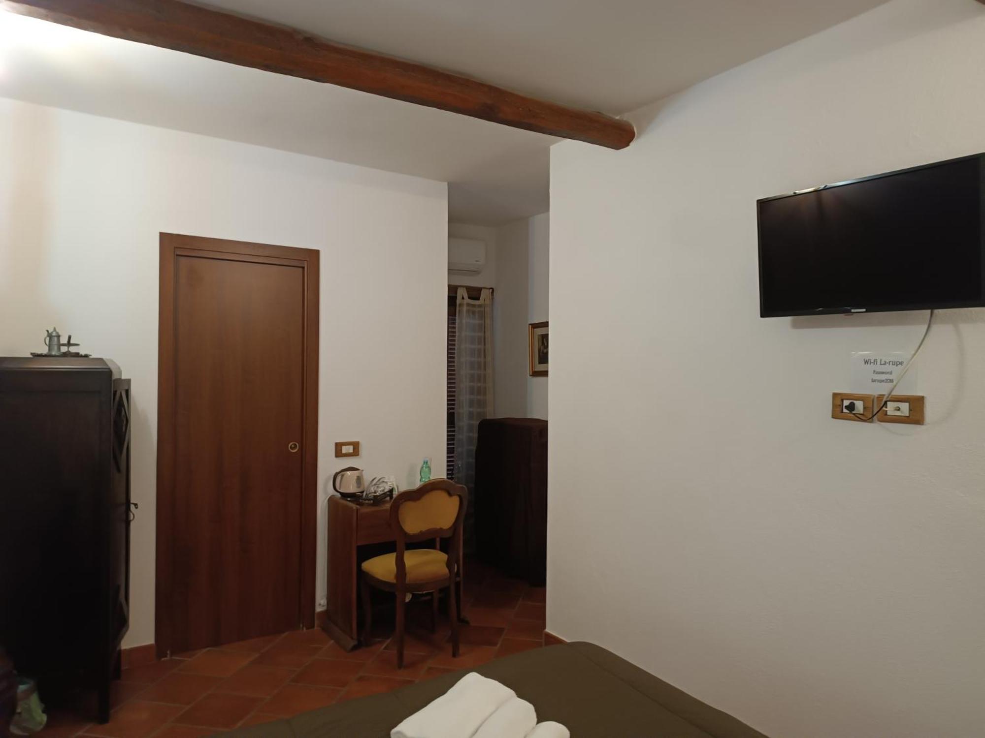 La Rupe Bed And Breakfast Norma Phòng bức ảnh
