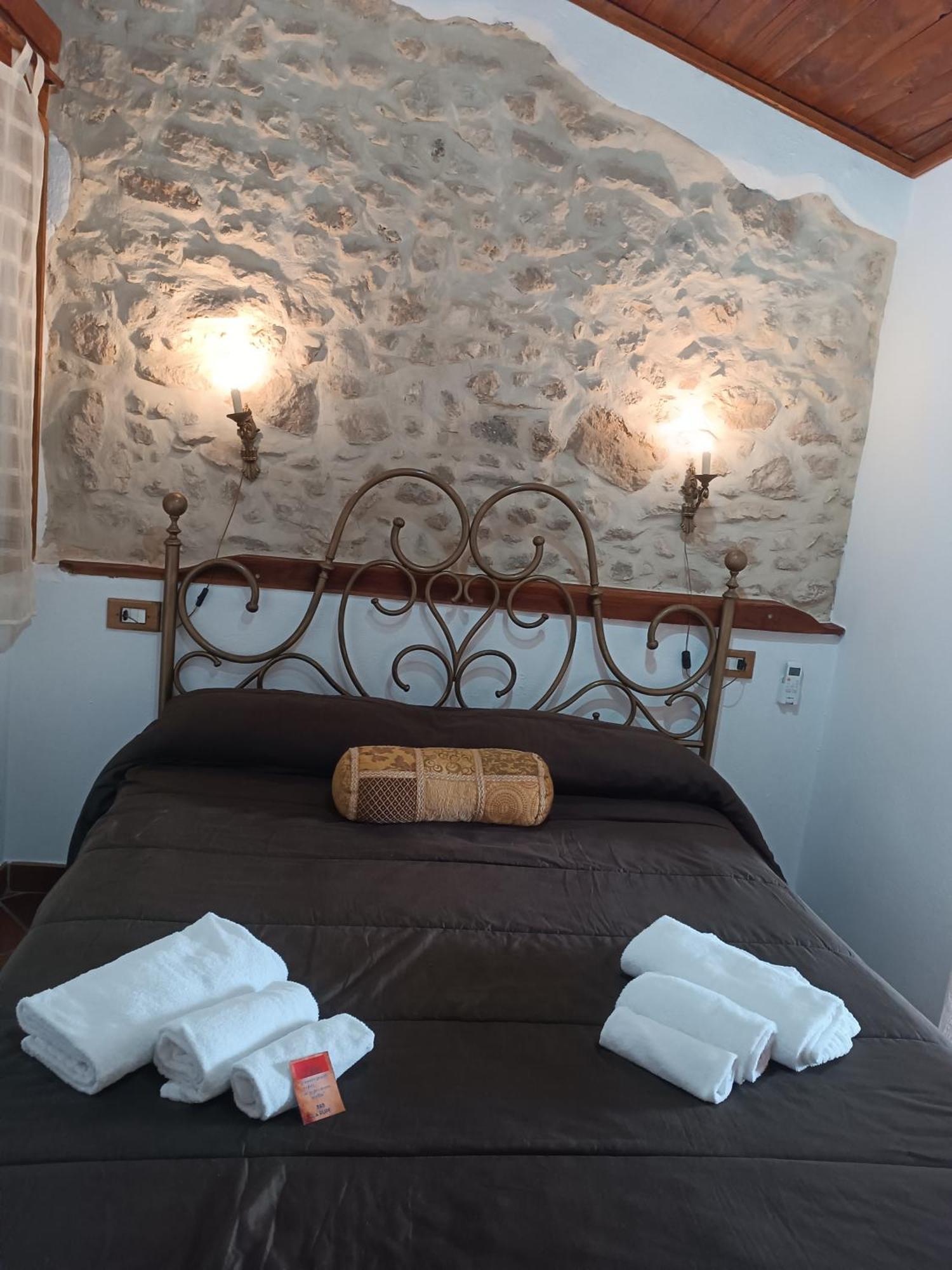 La Rupe Bed And Breakfast Norma Phòng bức ảnh